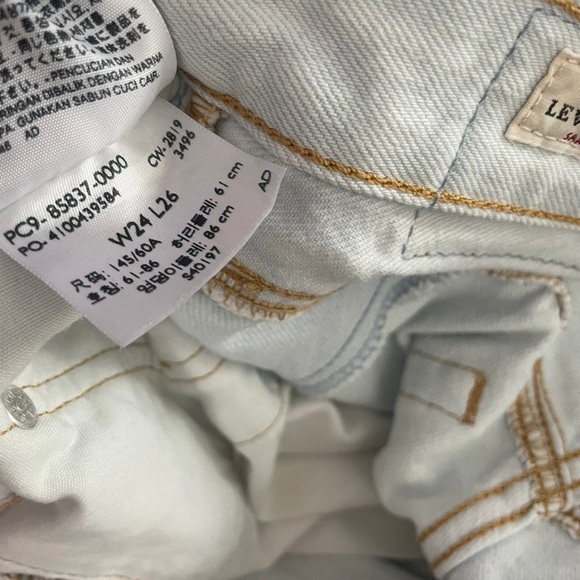 501 vintage Levi premium jeans size 24w, high rise, fit through butt and thigh - Picture 5 of 8